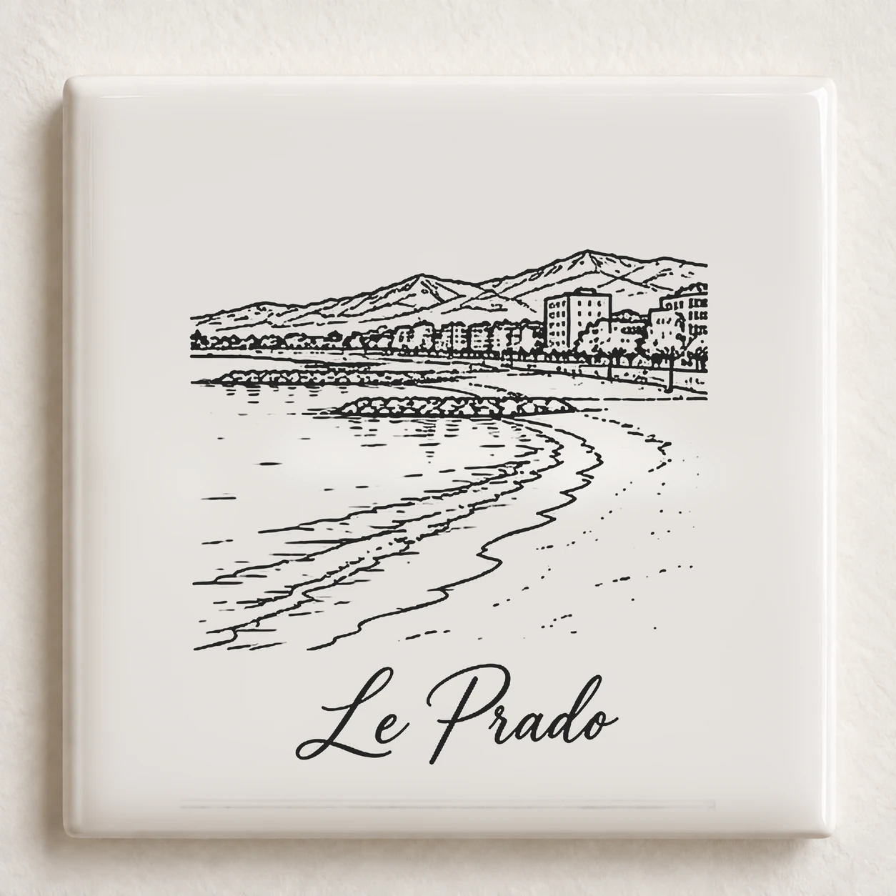 Carreau décoratif K-Reau « Le Prado » en céramique blanche, dessin au trait noir et nom calligraphié