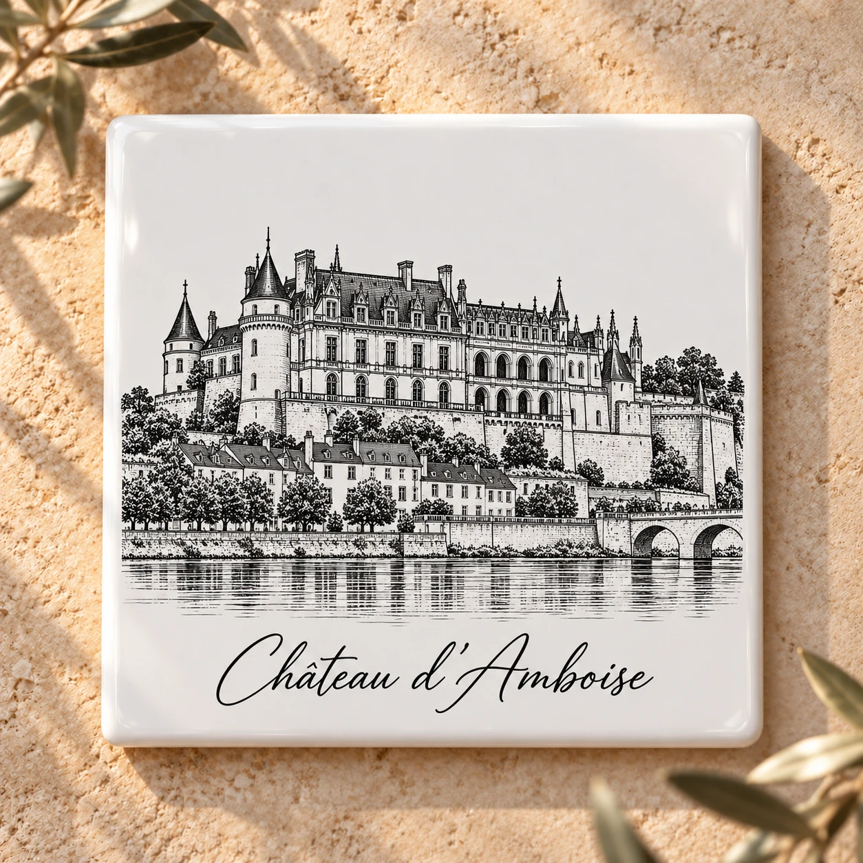Carreau décoratif K-Reau « Le Château d’Amboise » en céramique blanche, dessin au trait noir et nom calligraphié