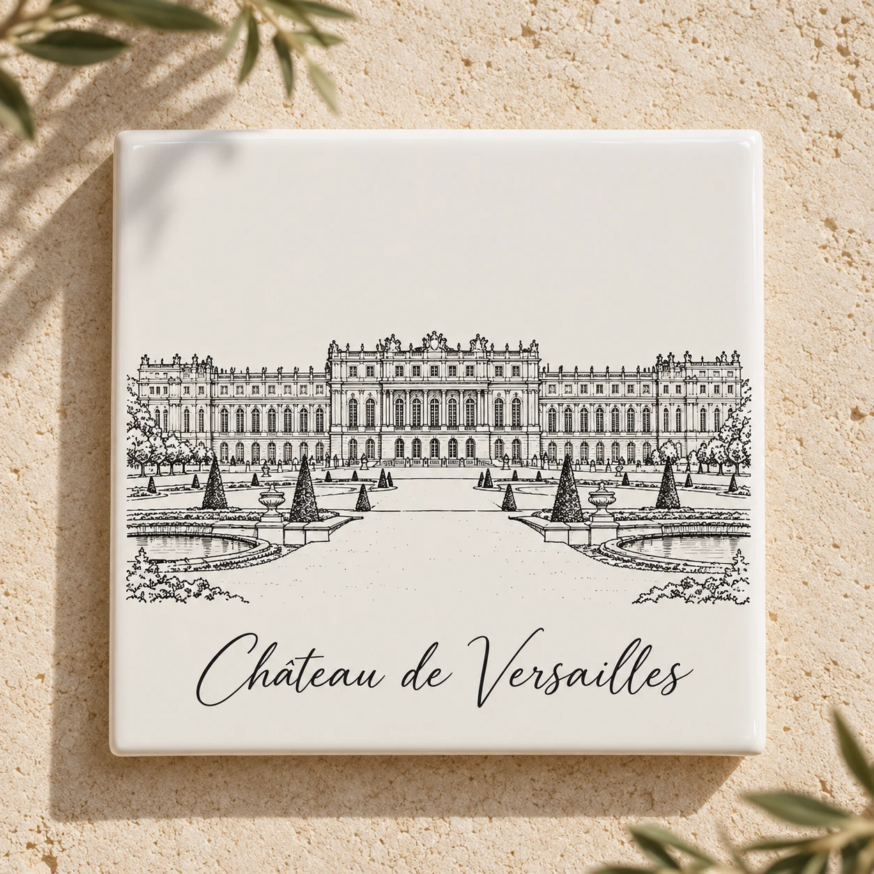 Carreau décoratif K-Reau « Le Château de Versailles » en céramique blanche, dessin au trait noir et nom calligraphié